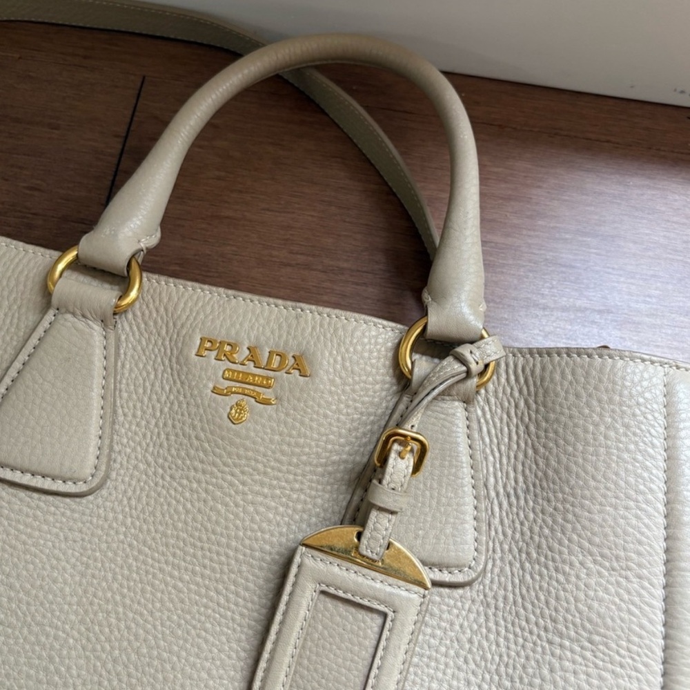 Prada vitello shopper tote bag in beige - Picture 7 of 10